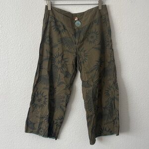 Burning Torch Green Floral Y2K Capri Pants Size 6 *Wash Fade